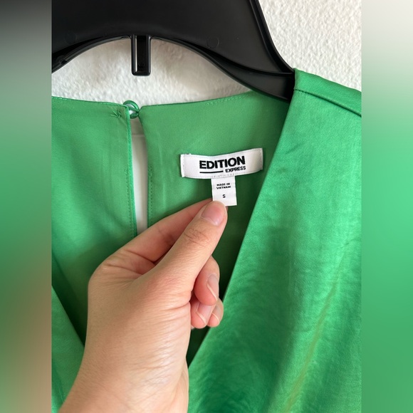 Express Faux wrap dress - Picture 3 of 8